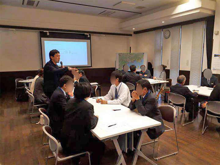 現地の方々とのワークショップの模様(2019年時)