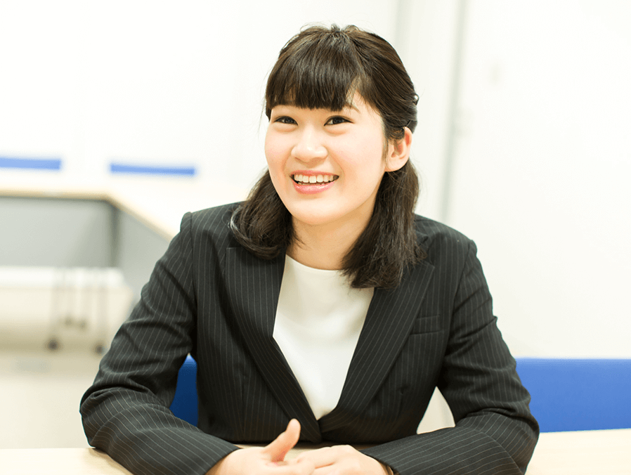 インタビューを受けている女性1