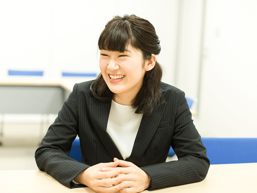 インタビューを受けている女性2